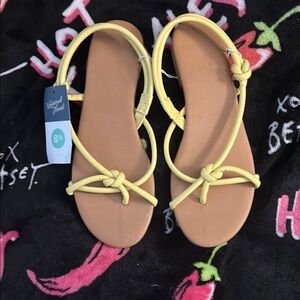 Universal Thread Yellow Sandals Minimalist Design